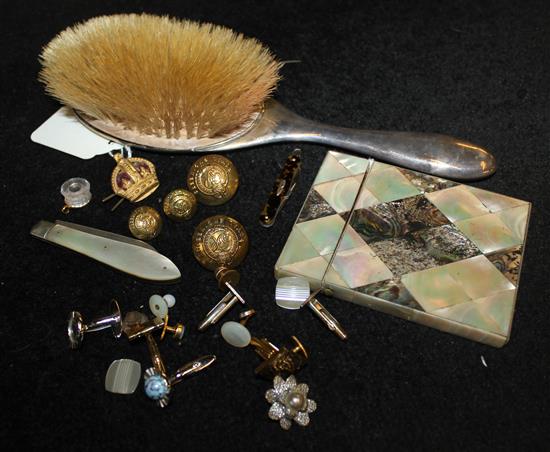 9ct gold bar brooch & brooch setting, MOP card case, silver & plated napkin rings, costume jewellery, penknife & sundries